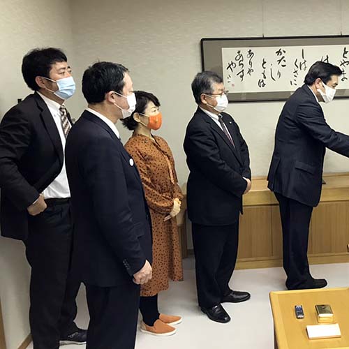 12/2 中原市長に秋葉区市議団として、要望書を提出させていただきました。