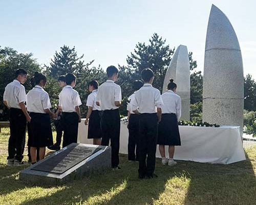 2026/8/6㈭「ヒロシマ原爆犠牲者追悼式」8/10㈪「令和8年度平和祈念碑献花式」に参列いたしました。